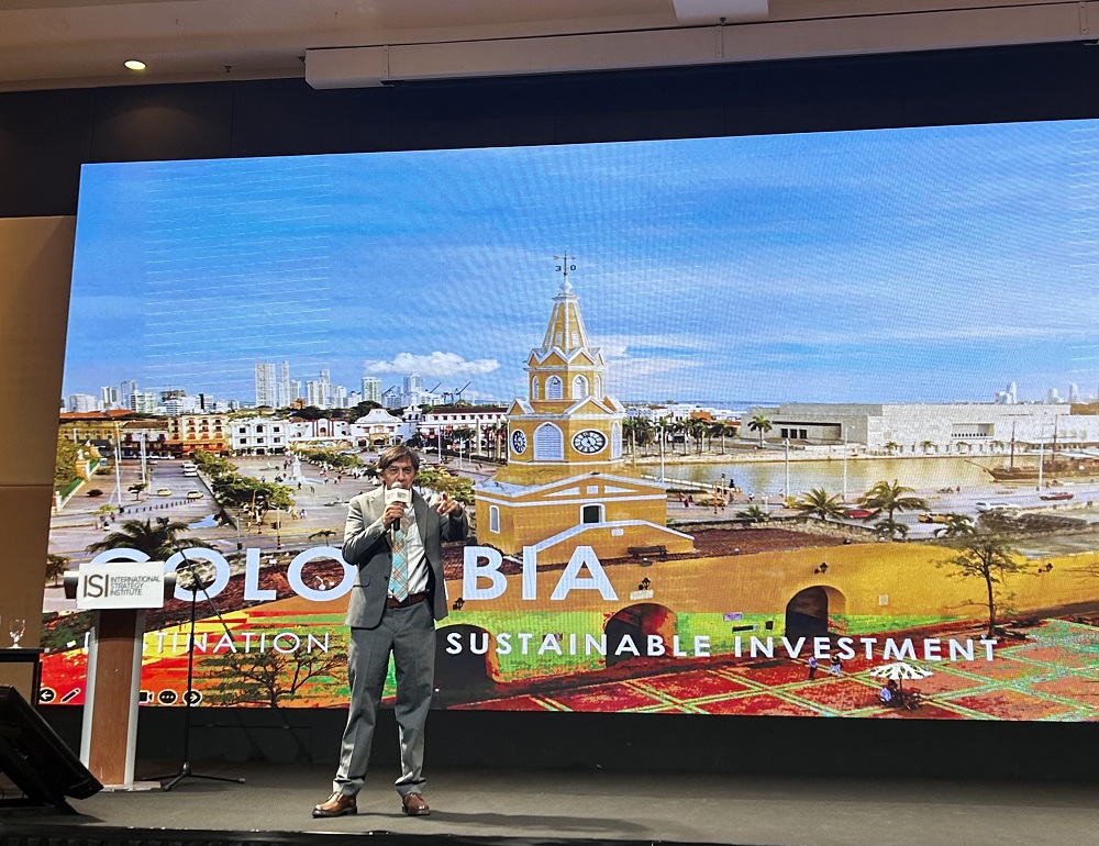 Embajador Rosselli presentó oportunidades de inversión existentes en Colombia en el Primer Foro Interregional de Negocios