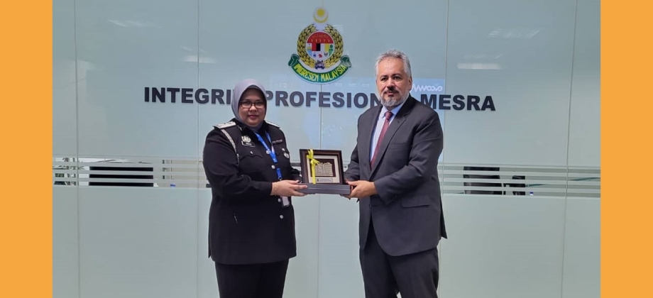 Encargado de Negocios A.I. de la Embajada de Colombia en Malasia se reunió con la Directora de la División de Visas, Permisos y Pases del Departamento de Migración de Malasia