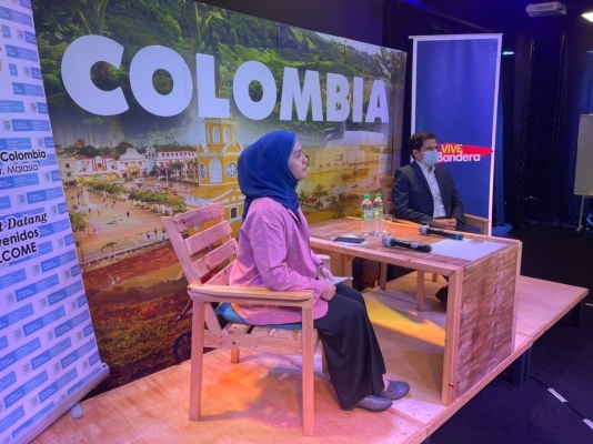 <p>&nbsp;</p> <p>Jakarta/Kuala Lumpur, 3 de noviembre 2021. Como parte del Plan de Promoción de Colombia en el Exterior, las Embajadas de Colombia en Indonesia y Malasia presentaron de manera virtual la charla “Flautas, tradiciones, legados y sonoridades desde Colombia”.</p> <p>La apertura del evento estuvo a cargo del embajador de Colombia en Malasia, Mauricio González, quien resaltó el trabajo que la Cancillería ha realizado en la promoción de nuestro país a través del uso de diplomacia pública y la impor