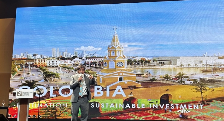Embajador Rosselli presentó oportunidades de inversión existentes en Colombia en el Primer Foro Interregional de Negocios